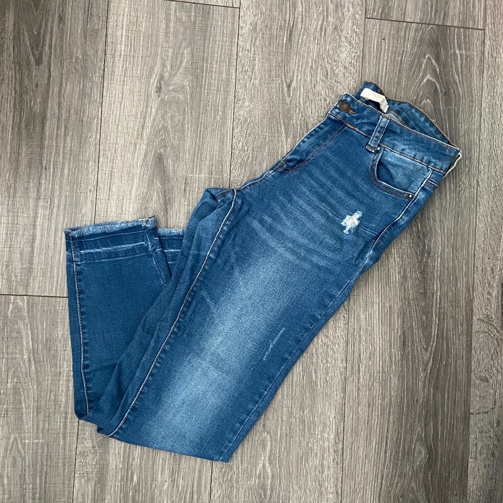 Brand: Forever 21 Size: 30 Color: Dark Wash